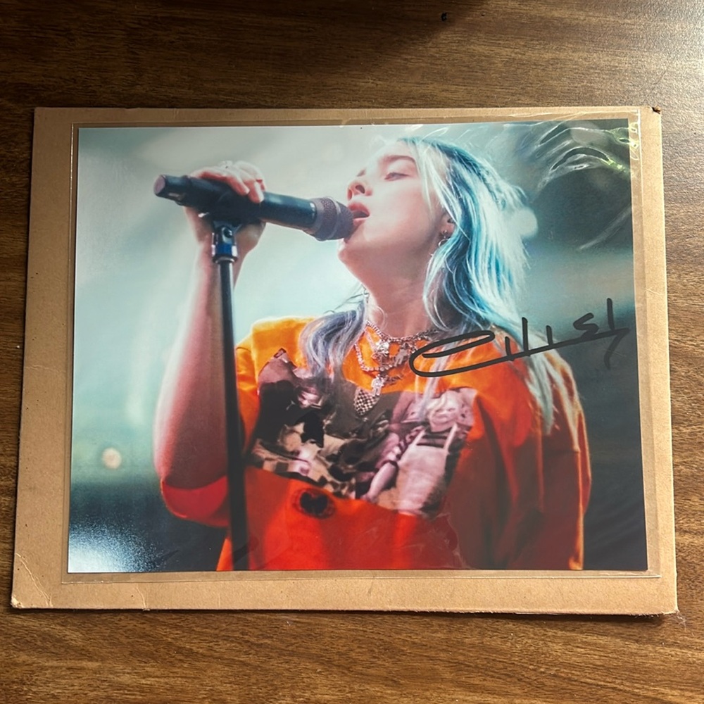 BILLIE ELISH AUTOGRAPHED PHOTO